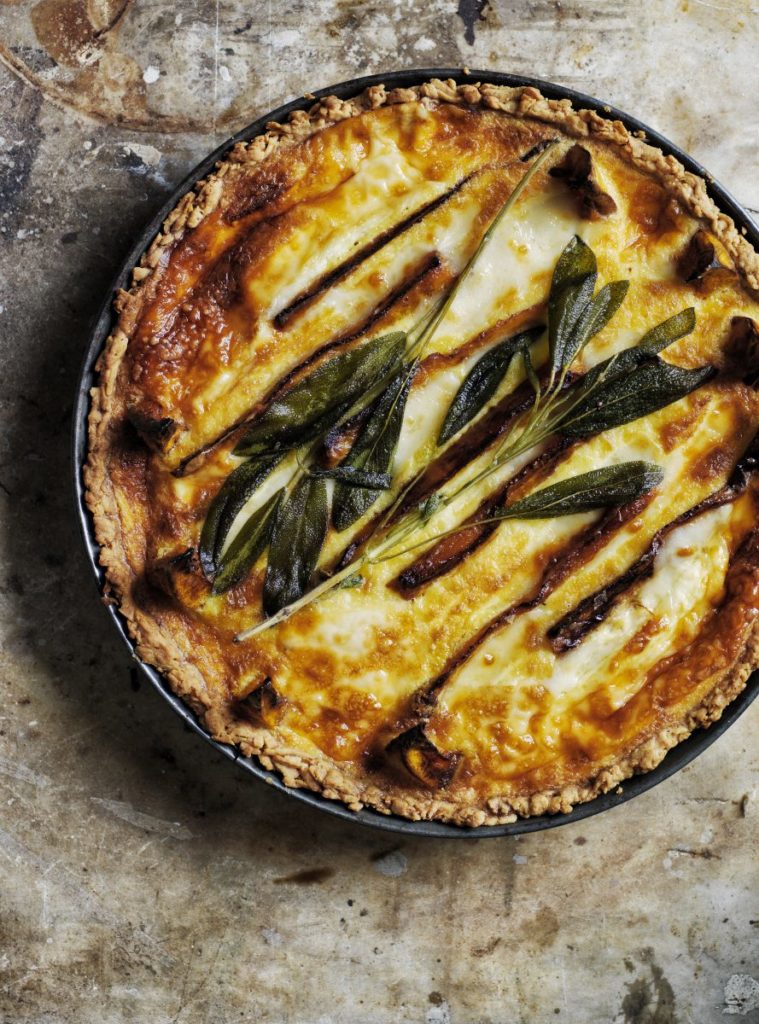 pompoenquiche met kaas en salie